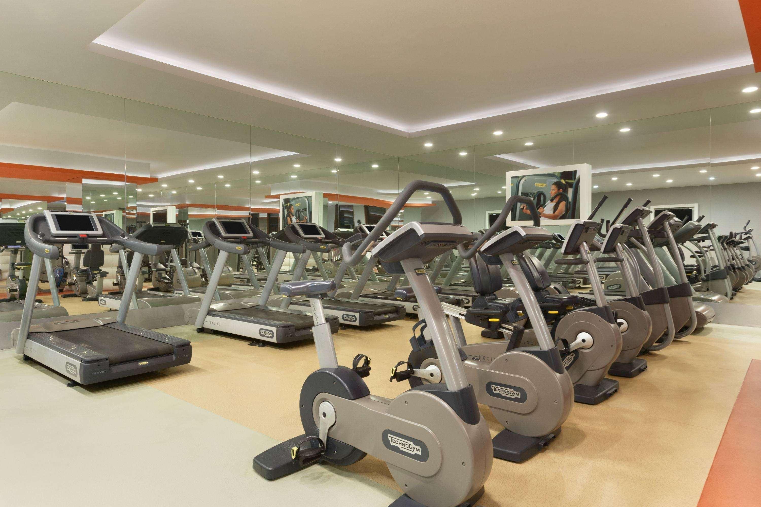 Ramada Plaza Antalya Hotel Ngoại thất bức ảnh The gym at the hotel
