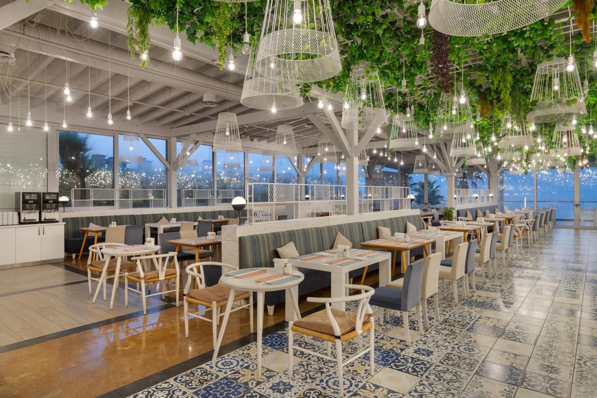Ramada Plaza Antalya Hotel Ngoại thất bức ảnh The interior of the new terminal