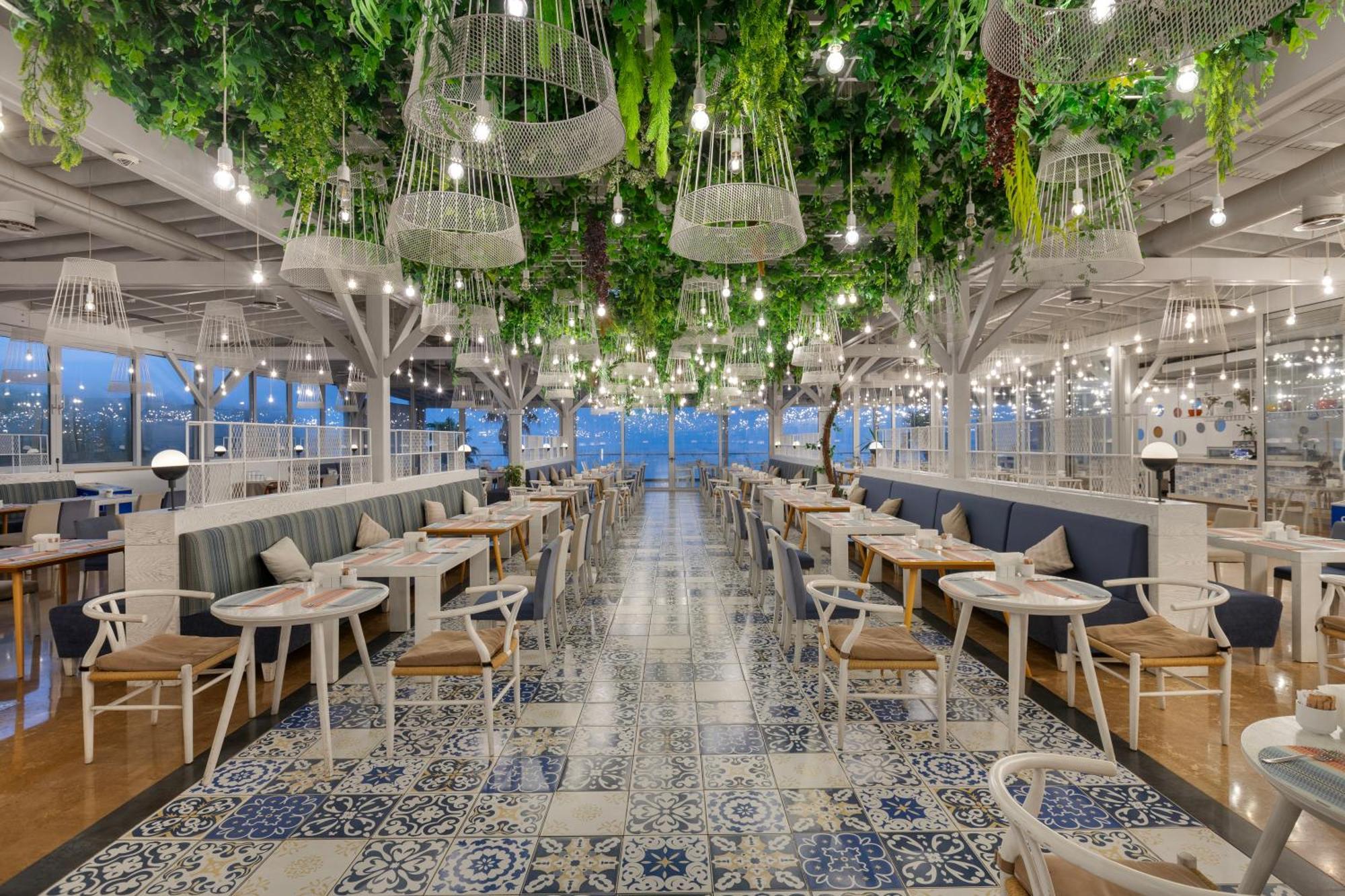 Ramada Plaza Antalya Hotel Ngoại thất bức ảnh The interior of the restaurant