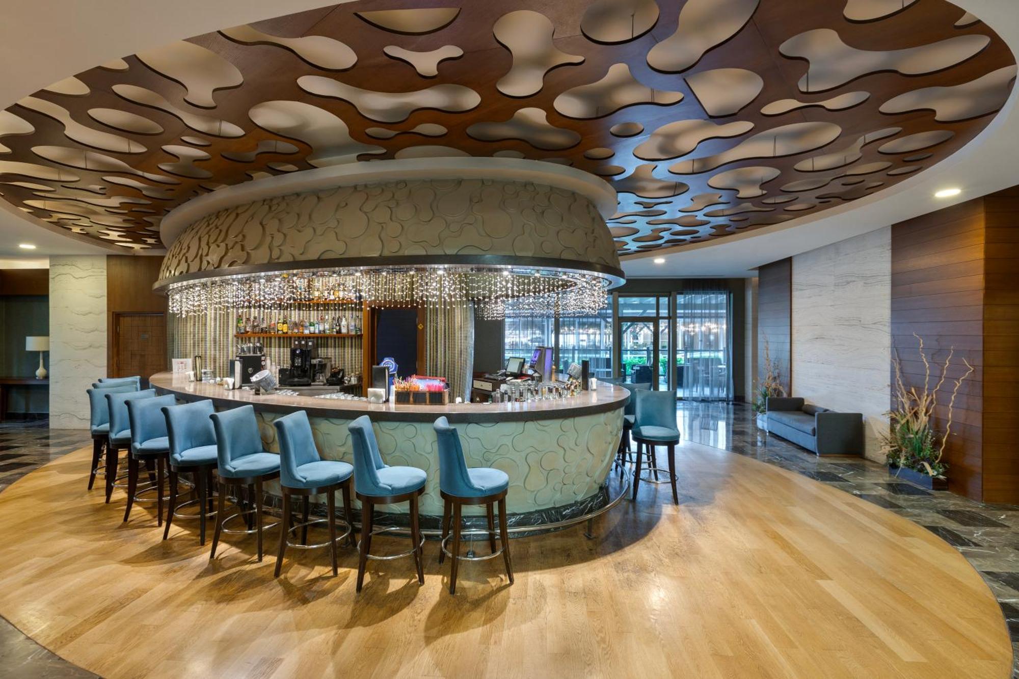 Ramada Plaza Antalya Hotel Ngoại thất bức ảnh The bar at the lounge