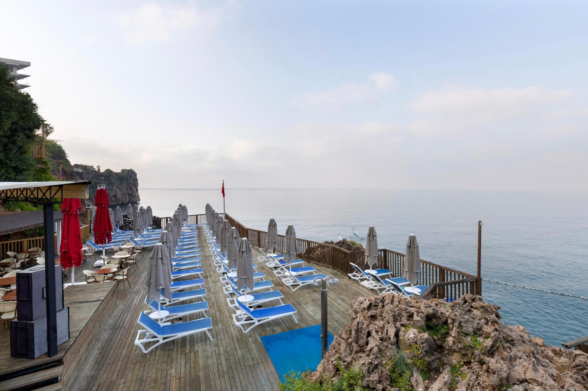 Ramada Plaza Antalya Hotel Ngoại thất bức ảnh Beach in Atami