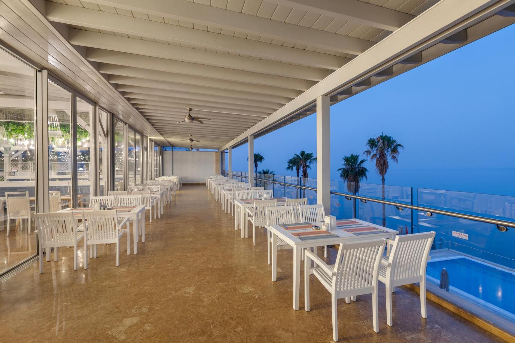 Ramada Plaza Antalya Hotel Ngoại thất bức ảnh The restaurant