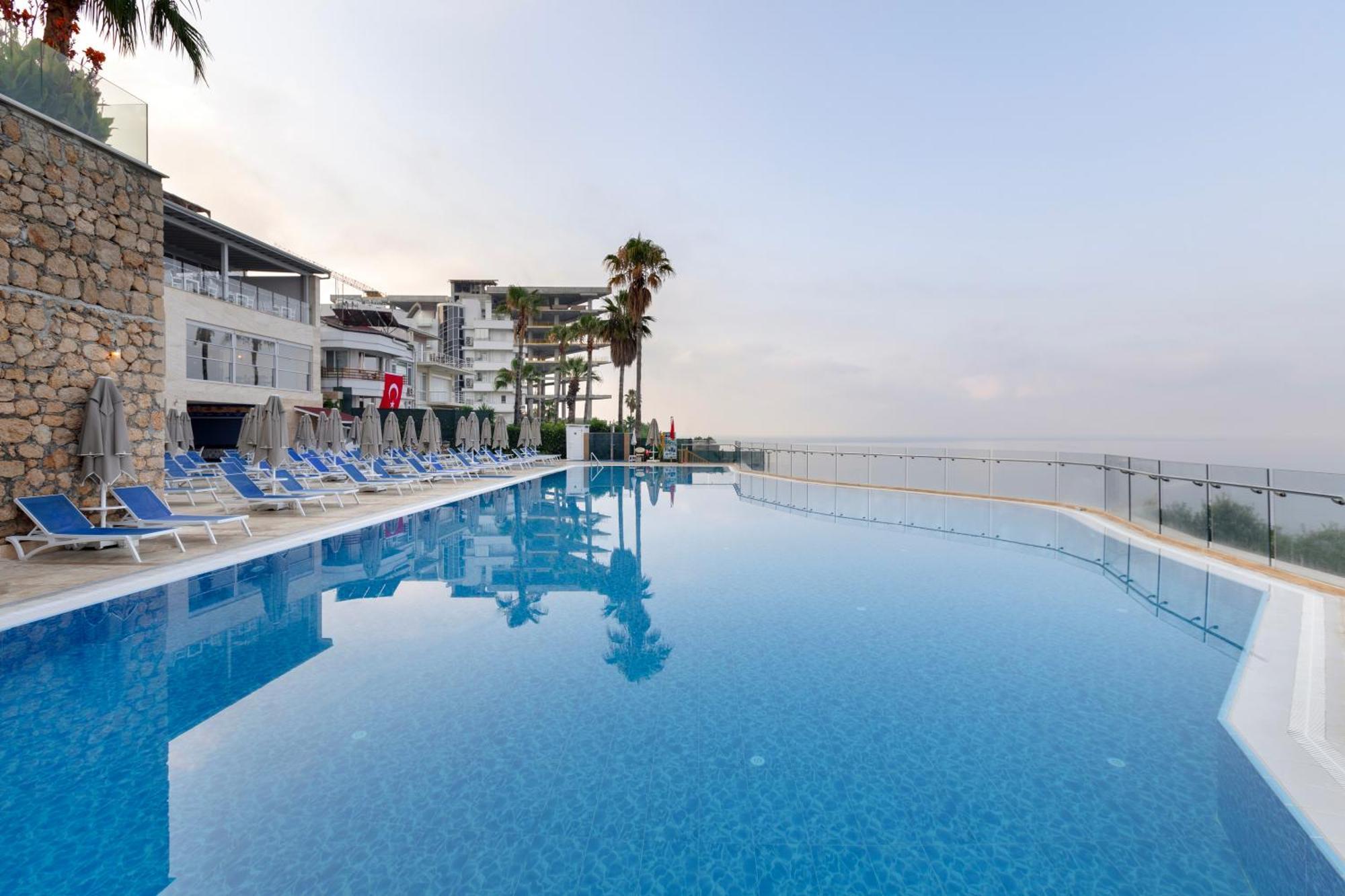 Ramada Plaza Antalya Hotel Ngoại thất bức ảnh Infinity pool at a hotel in Crete, Greece