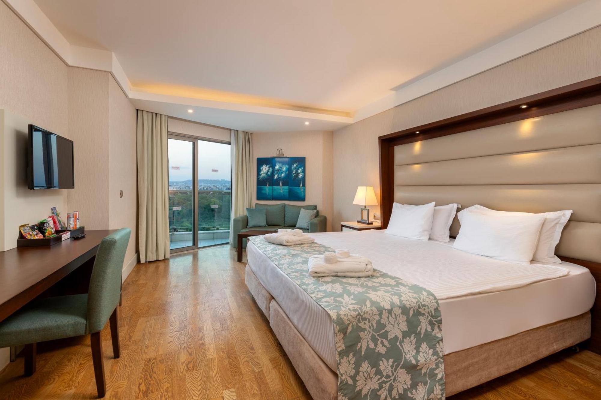 Ramada Plaza Antalya Hotel Ngoại thất bức ảnh A room at the hotel