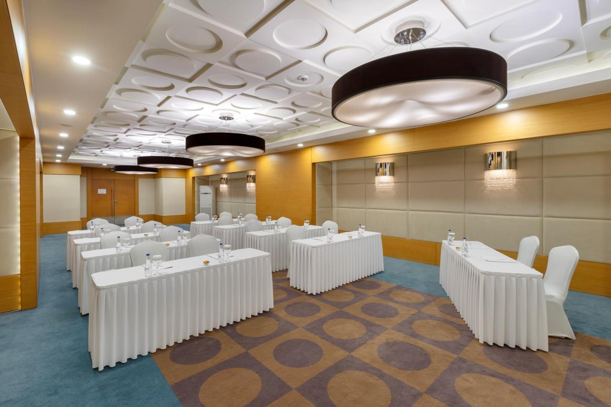 Ramada Plaza Antalya Hotel Ngoại thất bức ảnh Meeting room
