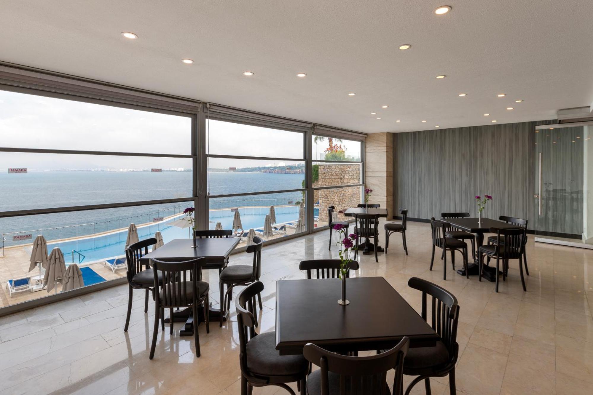 Ramada Plaza Antalya Hotel Ngoại thất bức ảnh The restaurant