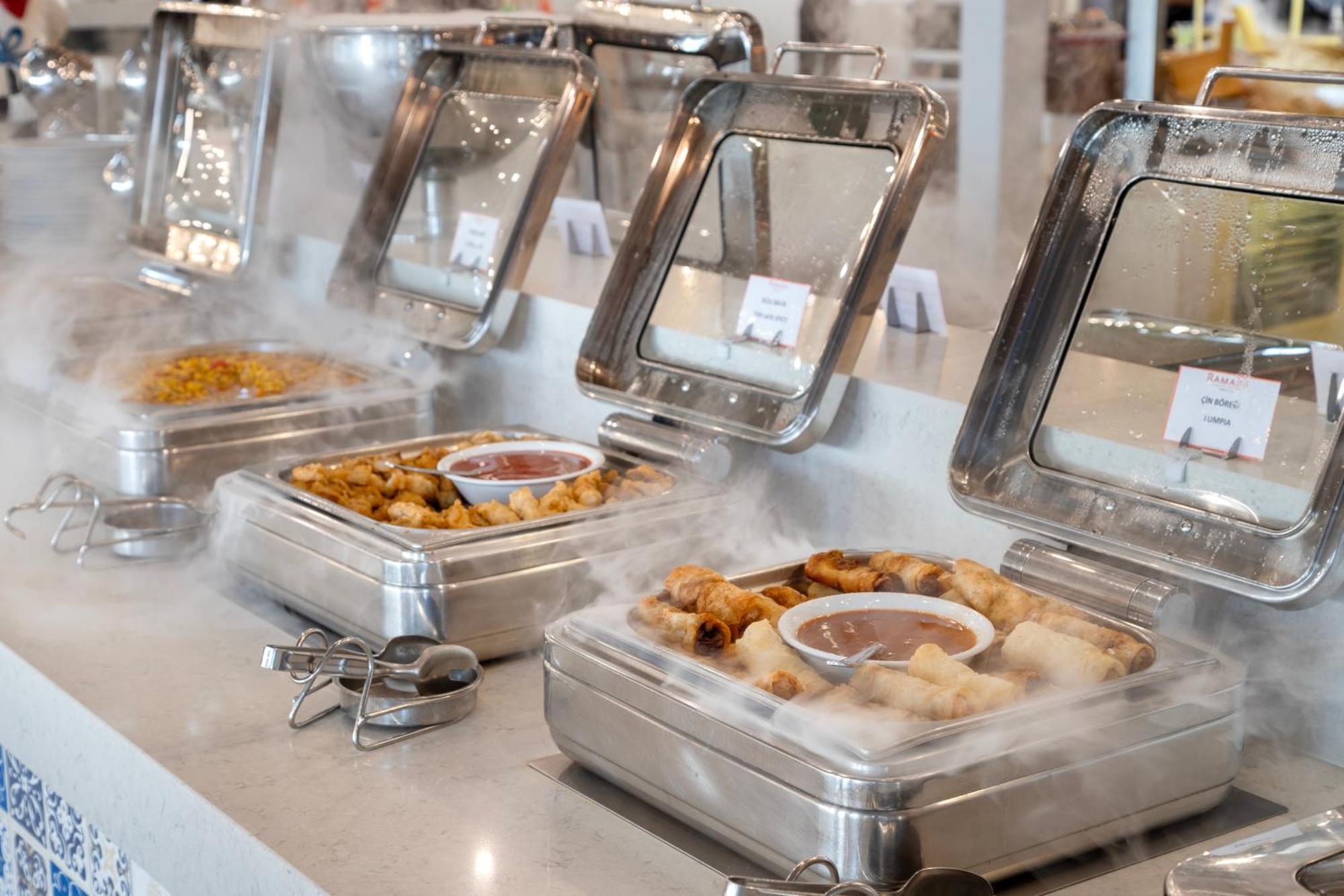 Ramada Plaza Antalya Hotel Ngoại thất bức ảnh A chafing dish