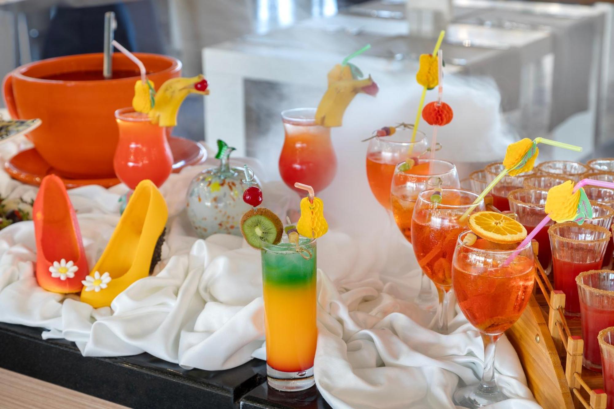 Ramada Plaza Antalya Hotel Ngoại thất bức ảnh Non-alcoholic drinks
