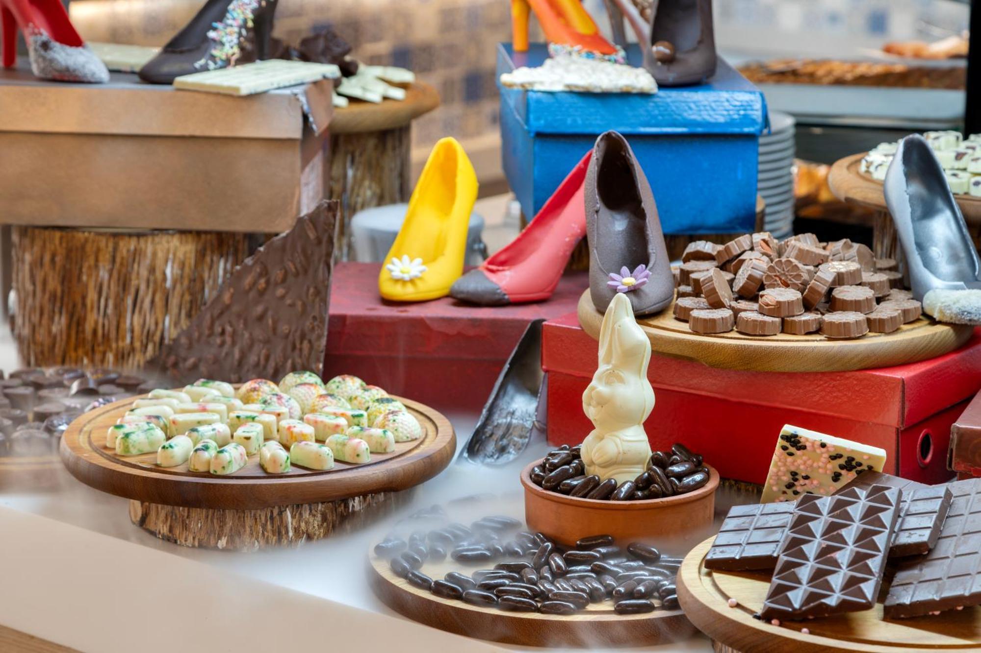 Ramada Plaza Antalya Hotel Ngoại thất bức ảnh Chocolate shoes