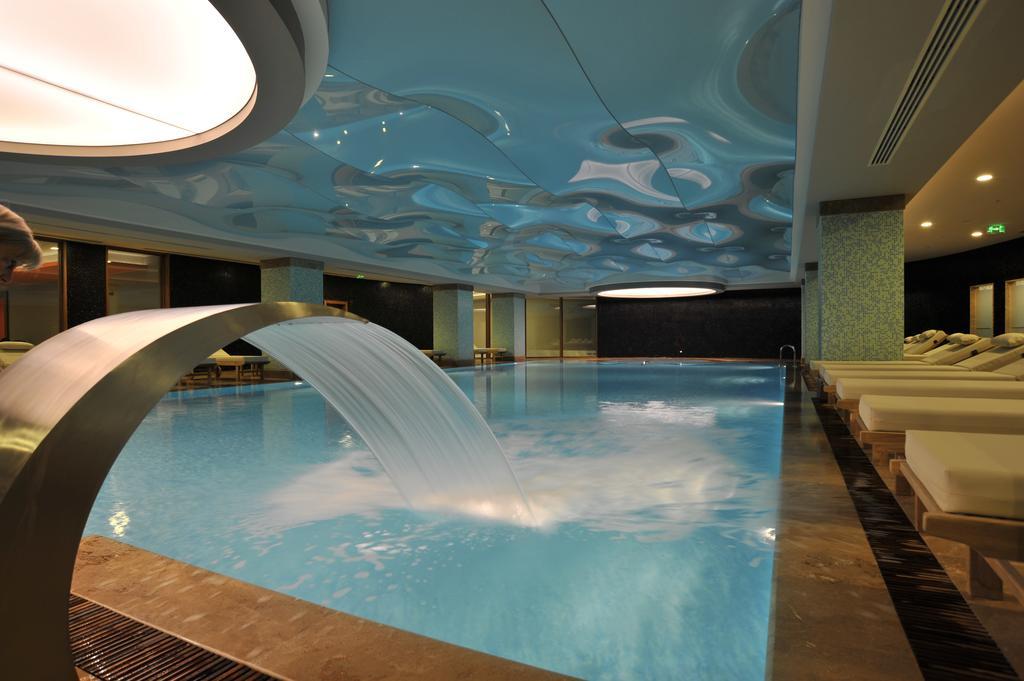 Ramada Plaza Antalya Hotel Ngoại thất bức ảnh The pool at the spa