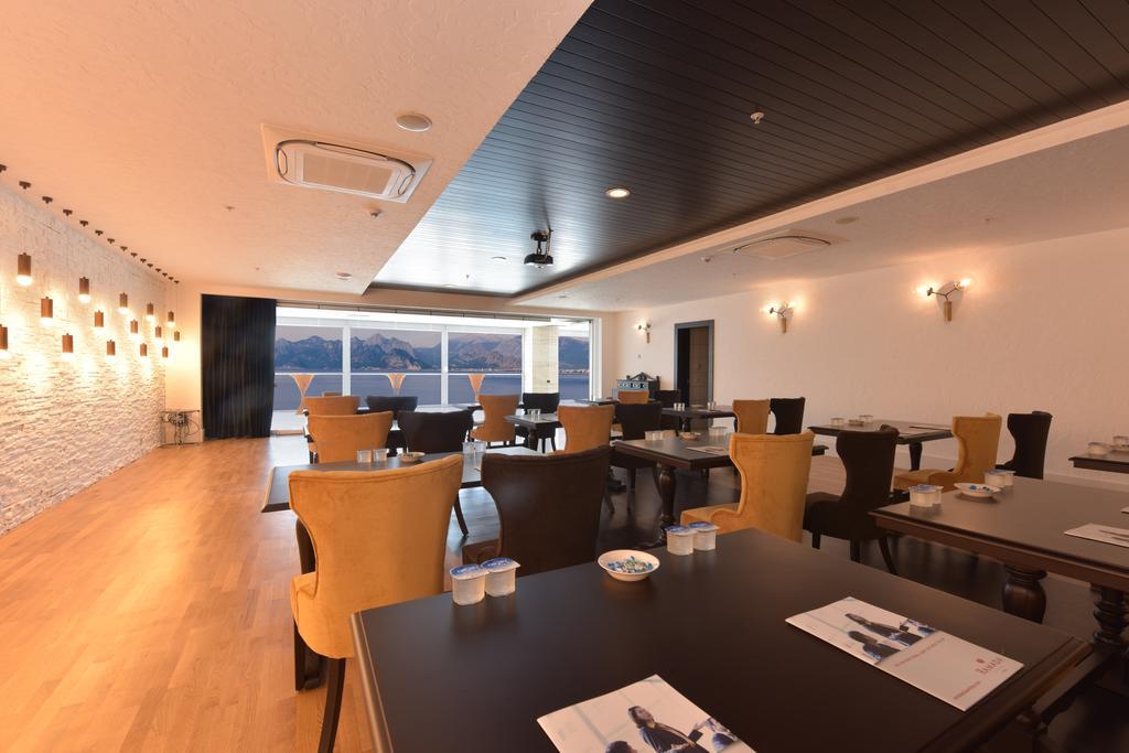 Ramada Plaza Antalya Hotel Ngoại thất bức ảnh The lounge at Chubu International Airport