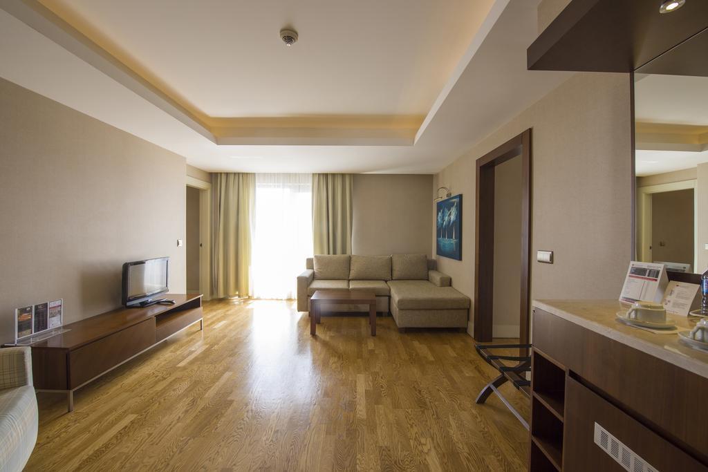 Ramada Plaza Antalya Hotel Ngoại thất bức ảnh Suite