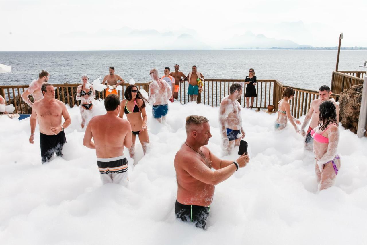 Ramada Plaza Antalya Hotel Ngoại thất bức ảnh Foam party