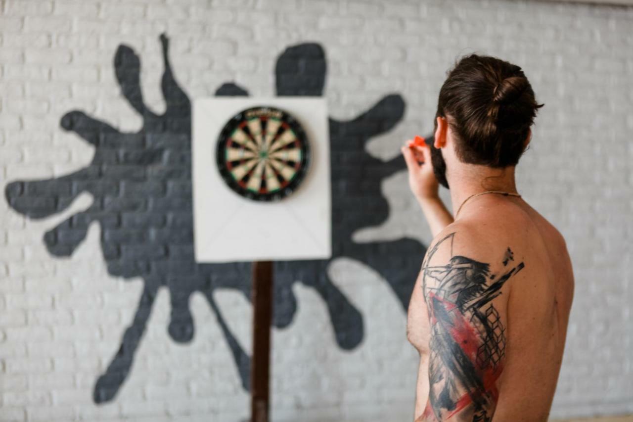 Ramada Plaza Antalya Hotel Ngoại thất bức ảnh A player throwing a dart